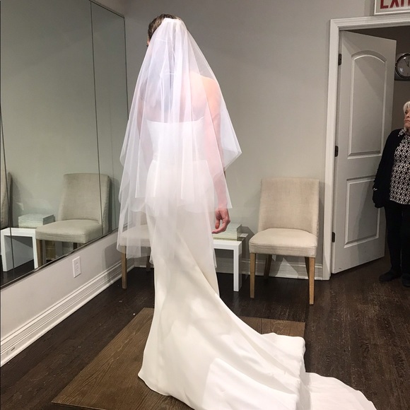 New York Couture Reem Acra Wedding Dress - Picture 2 of 8